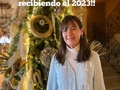🎶Un año que viene y otro que se va 🎶🎼… . Un paso contundente y determinante entre los dos… -Entre la repetición y lo nuevo, -Entre mantenernos en sobrevivencia o comenzando a VIVIR..  Como cerramos abrimos…  . Si dejamos “pendientes emocionales” empezaremos el “nuevo” año repitiendo el “viejo” en esos mismos pendientes… Siguiendo en el rechazo y negación… sosteniendo la tension de la resistencia por falta de aceptación…. . Para transformar esos “pendientes” lo que falta es un SI GRANDE a lo vivido, encontrando el valioso aprendizaje, agradeciendo la experiencia ACCIONANDO la aceptación…  . Dejar y soltar lo viejo… de lo contrario, nos mantendremos presos en sobrevivencia, negando el regalo de disfrutar nuestra vida en abundancia y grandeza tan solo por herencia de nuestra Identidad Sagrada.. . Hagamos un recorrido revisando el año 2022 encontrando lo que rechazamos que hubiéramos querido no vivir, que nos mantiene en una tensión autodestructiva, dañina y enferma y digámosles SI!!! reconociendo y agradeciendo los aprendizajes vividos… . Habiendo renacido en la incondicionalidad de amor que somos, tengamos nuestro noble y sagrado corazon vulnerable y abierto, listo y con ganas a la vida para recibir y experimentar lo nuevo que nos brinda el 2023!!! . ¡Un muy Feliz abrazo recibiendo el 2023!!  . 🌲🎼🔥🎵💖🎶 - - - - - - - - - - - - - - - -  #consciencia #nuevoaño #introspeccion #agradecer #revisar #si #desarrollopersonal #transformacion #expansion #conscienciauniversal #transmutarenergia #conexionespiritual #crecimientopersonalyespiritual #acompañamientoemocional  #sanacioncuantica