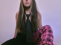 Aun no me creo que a mis 26 años pude ir a un concierto de @avrillavigne  Esta mujer significó tanto en mi adolescencia,por ella aprendí skate, por ella usaba una corona de princesa en el colegio, por ella mis colores fav son el rosa y el negro, por ella amo la moda, fue mi inspiración 😭 I LOVE YOU FOREVER @avrillavigne 🤟👑💖💟  #avrillavigne #concert #portland #aesthetic #inspofashion #fashionstyle #aestheticposts #makeup #pink #avrillavignefan #pdx