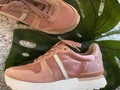 Los sneakers son partes de nosotras 💕 . Shoes ... 45$ . #moda#stradivarius#shoes#moda2020#outfitinspiration