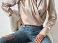 Blusa cruzada de satén  Color: Albaricoque  SML  🅒🅞🅘🅚 🅣🅔 🅥🅘🅢🅣🅔 !!   📍VISÍTANOS  Ubicados en el centro comercial Galeria las Americas local PB. San Antonio De Los Altos.  LUNES A SÁBADO   9:30 AM - 7:00 PM  Haz tu pedido ya !! #contactanos para mayor comodidad en nuestro perfil se encuentra el link directo para ingresar a nuestro WhatsApp   ENVÍOS 📦 A NIVEL NACIONAL  DELIVERY GRATIS EN LA ZONA   #coikteviste#love#tendencia#dress#vestidos#sanantoniodelosalto #fashion #style #picoftheday #model #bhfyp #art #beauty #instadaily #me #smile #likeforlikes #followme #ootd #fashionblogger #moda #happy #myself #instalike #cute #photo #followforfollowback