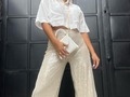 IDEAS DE ATUENDOS PARA EL DÍA DE LA MADRE   Que atuendo estás planeando para sorprender el día de la madre?   Aquí te muestro, una idea de cómo lucir chic y cómoda a la vez, siempre opta por colores suaves y fresco, haz que ese día especial luzca radiante y segura de ti misma . Por ello les mostramos este outfi Pants de lentejuelas color champagne y una blusa básica color blanco, le agregue unos botines color hueso y una bolsa blanca para darle frescura para llevarlo de día . Y así luciéremos lindas .   Pants.. SML $60 Blusa básica SML $30 Botas $40  📍 VISÍTANOS  Ubicados en el centro comercial Galeria las Americas local PB. San Antonio De Los Altos.  LUNES A SÁBADO   9:30 AM - 6:00 PM  Haz tu pedido ya !! contáctanos para mayor comodidad en nuestro perfil se encuentra el link directo para ingresar a nuestro WhatsApp   ENVÍOS 📦 A NIVEL NACIONAL  DELIVERY GRATIS EN LA ZONA   #accesorios#fashion#tendencia #moda #fashion #modafeminina #estilo #lookdodia #look #o #style #love #tend #ncia #novidades #verao #instagood #venezuela #acessorios #modafashion #roupas #lojaonline #roupasfemininas #modaparameninas #looks#diadelasmadres