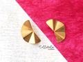 🔸 Topos geométricos en bronce 🔸 . .  Disponibles en . . #CollarelaLovers #Accesorios #Fashion #Moda #DiseñoColombiano #HechoaMano #MadeWithLove #MadeinColombia #Handmade #HandMade #Love #AretesDorados #Joyas #Jewerly #Moda #Golden #AretesBronce #Aretes #Earings