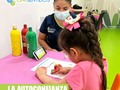 La au es la capacidad de creer en mis capacidades permitiendo el desenvolvimiento en los diferentes roles que desempeño durante la vida cotidiana, facilitando la independencia. Es una aptitud que se va forjando desde la infancia 👧👦  Con la niña 👧 se busca favorecer la seguridad en sí misma desde el contacto con los animales, siendo una postura que requiere de aproximaciones; de acuerdo a lo anterior en la imagen, muestra el abordaje desde Terapia Ocupacional en consultorio para finalmente lograr el contacto con la realidad.   Este proceso radica desde la identificación de las diferentes partes del caballo 🐎 como eje principal en la sensibilización.  Para mayor información comunicate con nosotros en horario de oficina de lunes a viernes 8:00am-12:00m y de 2:00pm-6:00pm, sábados de 8:00am-12:00m escribe o llama al 📱3043783915  @erika_melo09⠀⠀ @patricia_atuesta19⠀ @maferbaccap ⠀ @mileydi_sibulo⠀⠀⠀ @jhoeobregon⠀⠀⠀⠀ @liliana.wilches⠀⠀ @scar.224b @zeii30⠀⠀⠀⠀ @isamg_27 @angy_beltran @maevelasquez25 @paulacontreraspava11 @tau.ed.ann @ronaldarake14⠀ @clubdeequitacionconsentidos⠀  ⠀⠀ ⠀⠀   #terapiaocupacional #psicologia #fonoaudiologia #hidroterapia #fisioterapia #equinoterapia #aprendizaje #segurosbolivar #mapfre #consentidos #consentidossas #consentidoscucuta #terapias #niños #juguetes #asesoriaspedagogicas #cucuta #villadelrosario #lospatios #nortedesantander #colombia️