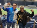 Lo mejor del béisbol es que la rivalidad es solo en el terreno y hasta el último out.   Aquí uno de @tiburonesbbc y otro de @leones_cbbc   AMBOS APOYANDO A VENEZUELA.  Gracias @simpletvve por la invitación a su copa.