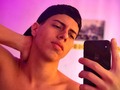 Y ahora tomarme fotos y hacer tik toks se volvió mi vicio en esta cuarentena, y el de ustedes ? (Sigo con dolor en el cuello)😣🤣🤣