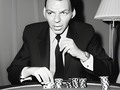 Frank Sinatra jugando poker?  Conocido como la voz, ha sido siempre una inspiración como intérprete.  Incluso recuerdo que cuando empecé a estudiar canto, le dije a la gram Marisela Leal que como podía yo cantar esa canción "New York New York".  Recuerdo que la maestra, cuando comencé a cantar aquello, apagó el equipo 😂, me miró seria y me dijo. Aquí en mi casa no vas a cantar así...  Inmediatamente, ella no se quedó en la crítica, me comenzó a dar ejercicios respiratorios, escalas, calentamiento. Algo que jamás olvidaré es el dia que me esperó con un ejercicio de swing leido (Solfeo).  Fue muy dificil y ella me decía, pero dónde estudiaste música? Yo con pena, miraba al piso, me miraba el traje de oficina, mis zapatos de vestir y me aferraba a las ganas enormes de aprender. Salía de una oficina y me cruzaba con otros alumos que eran famosos, iban producidos a la clase, peinados, maquillajes y colores.  Yo siempre empeñado en seguir adelante, repetía constantemente "Sigue adelante, no mires nunca hacia atrás".  Esta imagen fue creada por inteligencia artificial, mi carrera como músico han sido esencialmente años de estudio y trabajo desde la sombra.  Muchas producciones para gente que las disfruta, pero no sabe quien las hizo.   Sonidos sin cara Alma en frecuencias audibles pero sin rostro  Basta!  Llegó el momento.  Qué piensas tú?