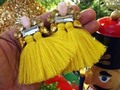 ⭐✨ El amarillo es un color que no va a dejar mal a nadie... Así que nunca puede faltar un accesorio con tonos amarillos en tu closet . .  _•° Pieza disponible en #Venezuela 🇻🇪. _•° Información: al DM 📩 o por Whatsapp . .  #CreacionesAlug #Accesorios #TiendaOnline #HandMade #Love #FollowMe #Accessories #Chic #Moda #Outfit #Jewelry #JoyasChile #FullTendencia #AccesoriosDeModaChile #Blogger #DesignersVenezuela #Fashion #LikeForLikes #instagood #ModaVenezolana #Chile #VenezolanosEnElMundo #zarcillos #BisuteriaChile #Earrings #Tassels #Valencia . .  Códigos: Z- 0711.