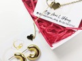 ✨ Los accesorios son de esas cosas que no pueden faltarle a una mujer al momento de salir, tienen hasta el poder de hacernos marcar más la diferencia.  Collar corbatín de corazones y las Argollas Sofia.  Info al Dm 📩. Envíos a todo #Chile. Material: baño de oro.  #CreacionesAlug #collares #cadenas #accesorios #moda #tendencia #santiagodechile