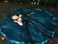 Del jardín de sus sueños encantados... Nos llega la bella Sara Sophia... No se durmió en el bosque pero si aprovechó para plasmar una bella fotografía.   #fotografia  #fotografia15años #photography  #tampabay