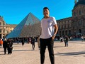“Sueño con pintar y luego pintos mis sueños”. 🎨👨🏻‍🎨 . . . . . . . .  #lgbt #gayparis #mentravel #toureiffel #eiffeltower #traveler #love #instagay #traveler #travel #louvre #riverseine #picoftheday #louvremuseum #seineriver #lgbtpride #arcthetriomphe #likeforlike #nonbinary #parisvibes #europe #follow #bogotagay #gaylove #paris #parisfrance #instagood #gaylife #gaymen #party