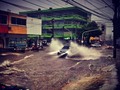 TOYOTA PRADO "Toyota Es Toyota" #arroyos #barranquilla #colombiasupercars #colombia #instapic #ig_city #ig_cars #ig_colombia #igerscolombia #raining #picoftheday #weather #toyota #cars
