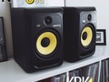 🇨🇴📱3217478162 📱🇨🇴. 🇨🇴📱3046776184 📱🇨🇴para mayor información comunicate con nuestros asesores #cycelectronica_colombia  El monitor de estudio activo KRK Rokit RP8 G3 (tercera generación) es un monitor de campo cercano diseñado para la mezcla, masterización o reproducción. Cuenta con un woofer de 8" de cristal de Arámido, combinado con un tweeter de cúpula blanda de 1", lo que hace que el monitor sea capaz de ofrecer hasta 109dB de SPL máximo en un rango de frecuencia de 35Hz a 35kHz. #estudiodegrabacion #homeestudio #podcaststudio #dj