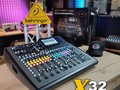 X32compact Consola de mezcla digital de 40 canales de entrada y 25 bus para aplicaciones Studio y Live 16 preamplificadores de micrófono totalmente programables diseñados por Midas para calidad de sonido audiófilo. 17 faders motorizados totalmente automatizados de 3.937 in permiten una visión instantánea, una potente gestión de escenas y un control DAW. 8 salidas XLR más 6 entradas/salidas de línea adicionales, 2 conectores de teléfonos y una sección de conversación con micrófono integrado o externo Tiras de desplazamiento LCD individuales y dinámicas en todos los canales y autobuses que crean una asignación fácil y distinción de canales intuitiva. Interfaz de audio USB 2.0 de 32 canales, con mando a distancia DAW emulando HUI y Mackie Control TFT a color de 7 pulgadas de alta resolución que permite visualizar fácilmente los componentes y parámetros del flujo de trabajo.  Para mayor información comunicate con nuestros asesores  🇨🇴📲3158964464 🇨🇴📲3164430147 🇨🇴📲3186992221  #consola digital #m32compact#mixerdigital#behringer