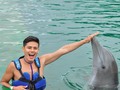 Siempre soñé con ver los delfines, tocarlos y nadar con ellos... Hoy gracias a el apoyo de cada una de ustedes mis curruscucus preciosas, cumplí otro de mis sueños. Vi, acaricié y nade con una delfín, estoy feliz! 🥺😭🐬❤️