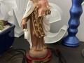 16 de Julio recordamos a Nuestra Señora del Carmen Queremos compartir con ustedes un poco de nuestras vidas y todo lo que nos une a esta advocación.. Dani pertenecía a la parroquia @elcarmelobuga y Natty a la de @nuestrasen en Caicedonia 🤍🤎 y adivinen qué.. Nuestra boda se realizó en aquella misma iglesia Nuestra Señora del Carmen..  Fue hasta después de 7 meses de casados qué nos dimos cuenta que ella siempre ha estado en nuestras vidas, nos ha regalado tanto y a veces inmerecedores de sus gracias. Los @carmelitascontemplativosbuga han sido cómplices de este amor mariano y nos han acogido como parte de su comunidad.  Ahora en esta casa llevamos con orgullo el escapulario, vestimos esa partecita café cerca a nuestros corazones y recordamos cuanto bien ha hecho por las almas, nuestro amor ha estado amparado por ella y nos llena de felicidad saberlo. ••• #VirgenDelCarmen #DiocesisDeBuga #ValleDelCauca #Dios #Amor #Familia #CarmelitasContemplativos