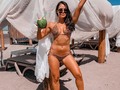 Recibiendo el nuevo año como más me gusta 🥥👙☀️ 2022 se que será increíble para mi! Y para ti si lo crees y lo decides 🙏🏻💗 . . . . . . . . . . . . . . . . . . . . . . . . . . . . #newyear #2022 #beach #coco #goals #picoftheday #biniki #focus #gratitude #sky #mood #reto