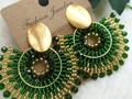 Para complementar tus outfits 😍 Disponible aretes en mostacillas  #accesorios #aretes #mostacillas #verde #green #Bucaramanga