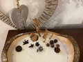 Velas mágicas, por su olores y por sus elementos naturales.