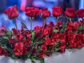 Con flores rojas como protagonistas de esta decoración...  #15 #fiesta #party #quinceañera #likeforlikes #innovation #estilo #rosas #flowers #red #instagram #photos #estilo #glam   #somosdecoblus