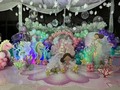 La propuesta del Bajo del Mar con Sirenas, ostras, corales, burbujas, pulpos le dieron vida a esta escenografía. Taller de Tematicas Infantiles 2023