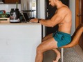 Aquí estoy programando mi entrenamiento de hoy. . Vamos a quemar 800 calorías . Más tarde les voy a subir la rutina de cardio HIIT para hacer en casa. . Por supuesto no puede faltar para el final de esta rutina mi súper proteína, la más limpia del Mercado, endulzada con stevia y un sabor inigualable. La quieres ? Escríbeme al directo.
