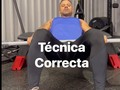 Veo mucho este ejercicio por todas partes. HIP THRUST. . Quiero comenzar diciendo que las cargas excesivas no son necesarias Justo en este ejercicio, aquí lo importante es la técnica (ya se que van a decir que no es así ) pero 👋 la experiencia me ha enseñado a hacer bien las cosas. . Usa un peso medio coloca los talones en el piso y me vas a agradecer este pequeño ajuste. . En este caso los glúteos son un tanto complejos de entrenar por esta razón la técnica es primordial. . Etiqueta a tus amigos y cuéntame qué te parece este ejercicio. ???