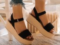 Disponible en dos tonos clásicos pero que van con todo hermosos, estilos muy gustados y como siempre en tendencia 40 $ . Tallas 35.5 al 40