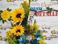 Arreglo con 3 girasoles, 1 Hershey's y 1 coronita🌹💐  Valor: $40mil