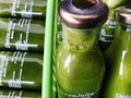 Por razones de fuerza mayor la producción de @detox.juice_ tuvo que detenerse, los clientes fijos que venían recibiendo el plan detox ya no lo recibirán estos días y se va a parar su distribución por ahora... Pero preparar este batido con tantos beneficios es muy fácil en tu casa¡¡ puedes variar los ingredientes, lo importante es tomarlo siempre en ayunas y entre más verde mucho mejor¡ 🍏 Cuando pase esta emergencia @detox.juice_ sigue llegando de la manera más práctica en botellitas para llevar a todo lado 🏃‍♀️🏃‍♂️ . En mis historias está un ejemplo de como prepáralo, es fácil y delicioso además aporta miles de beneficios a tu organismo. . . #batidoverde #detoxjuice #batidodetox #detox #saludable #natual #fitness #recetadeldia #recetasaludable1minuto #recetasaludable