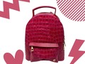 Nuevamente disponible y en más colores !!! Realmente roban corazones 💕 #mini #backpack #cuero