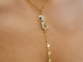 Representa tus ideas con nuestros accesorios 🌅  Bello corbatín, laminado en oro de 18k y dije con piedrería en Zircón 💎