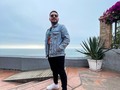 Enfocado para lo que se viene… 🙏🏼🌎 gracias a todos los que compraron mi primer álbum #EstoEsInternacional.  . . . PD: hay un spoiler en la foto.