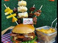 ¿ Burger Pinchada ? 😳 Siii!! Pinchala a tu gusto con: Mazorca con queso / Chorizo Bbq / Cerdo Bbq / Pollo / Más carne / chicharrón... Domicilios : 312 390 32 69