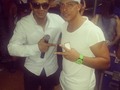 Hoy en sambil hubo un pequeño adelanto de lo que va hacer la fiesta electronica mas esperada en el año en su tercera edicion @expodjsvzla 2015 un selfie con el pana @jrjuniorshow gran animador del programa @venymuevelo @venfm excelente presentador saludos. #expodjvzla #djalejandroperez #dj #animador #jrjuniorshow #sambil @bluemajesticc