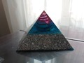 Mi transmutador de energía electromagnética cambia la energía negativa para el ser humano de señales nocivas que afectan el sistema nervioso central convirtiéndolas en energía positiva *ORGON DE KEOPS: Protector contra ondas Wifi /Haarp/ Radiacion/ Generador Piezo Eléctrico invento de #WilhelmReich en 1930 Quien hizo el descubrimiento de este poderoso canalizador de energía. Para mantener el equilibrio, Limpiar, Ordenar La energía y el atmósfera del hogar por estos días difíciles. BENEFICIOS: -Aumenta el nivel de energía corporal -Permite curar el insomnio (Causado por las ondas wifi que afectan la glándula pineal encargada de segregar la melatonina hormona que causa el sueño) -Ayuda a mantener los niveles altos de Melatonina (contra el envejecimiento) -Restaura el equilibrio energético -Mejora la circulación sanguínea -Ayuda a las dolencias musculares -Transmuta la energía del ambiente negativa en energía positiva mediante su función piezo eléctrica. -Permite el crecimiento y repele insectos en las matas. Todos estos beneficios mencionados han sido comprobados desde la época de Reich siendo esto solo una pequeña muestra de sus atributos. No obstante su principal y más potente función es contra la energía negativa de los aparatos electrónicos que abundan en nuestra actualidad. Ya que captura su energía y eleva la vibración de la misma cambiándola a niveles saludables para los seres vivos. #Orgonita #Prana #GeometriaSagrada #PiezoElectricidad