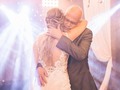 A veces hay novios que primero bailan con sus padres, una bonita tradición que se usa mucho en otros países!!!  @toquerosaeventos  @bodascamimendez