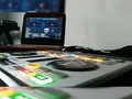 Lo q me tranquiliza y siempre me mantiene alegre la música me siento mucho mejor cada vez q estoy detrás de los platos yo mi pc y el controlador 😍😎