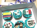 Tu los imaginas... nosotros los hacemos realidad! 😍🧁🤩 • • ¿Alguna vez te han sorprendido con cupcakes? 💖🎁🧁 • • • • #cupcakes #regalo #detallescali #calicolombia #pasteleria #artesanal #homero #bartender #deportivocali #felizaniversario #america #futbol #duff #cumpleaños #baloncesto #welcomeback #rihanna #marylinmonroe