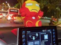 Le doy un regalo y de una lo coloca en el carro 🥰🥰🥰 me manda foto