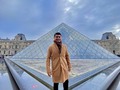 La Pirámide del Louvre (en francés, pyramide du Louvre) es una pirámide de vidrio y metal ... Louvre de París (Francia), que alberga la entrada principal del museo. #paris #pyramidedulouvre