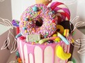 🍭🍬🍭🍫🍪🍩 Celebra tu día con lo que más te gusta 🤤💕🎁🎂#candycake Feliz y dulce inicio de semana🥰 #quarantine #quedateencasa #encasa #cake #cumpleaños #birthdaycake  #tortadecumpleaños #cakestagram #instacake #decorcake #edibleart #caketopper  #instadaily #ar #bogota #cakesbogota #tortasbogota #dulceosadia @dulceosadia1