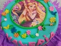 Torta de 1 kilo Rapunzel  #tortasdecoradas #tortaderapunzel #rapunzelcakes #tangledcake #agenciadefestejos #decoraciondeeventos #candybar #minidulces #minishots