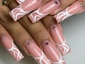 ¿Te gusta este tipo de francesas? A nosotras nos encanta!! 🤩🤤😍 @dvine_nails @dvinenails_gava @dvinenails_poblenou @dvine_nailshop