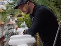 Recomendaciones para Djs al trabajar en Restaurantes. . Nunca pensé usar audífonos in-ears pero es lo mejor si vas a tocar en restaurantes para que trabajes a un volumen que los clientes no les moleste mientras disfrutan de la cena, este modelo de audífonos te permite usarlo por horas y no te molestan los oídos que es el primer problema que tuve al tratar de usar los #PioneerHDjC70 que ya tengo 🎧 porque luego de un par de horas aprietan mucho los oídos ya que generalmente los Djs usamos un solo auricular pero en este caso debo usar ambos como monitor y CUE (pre-escucha del tema que va de entrada a la mezcla) a la vez.    A veces hay que salir del área de confort y probar cosas nuevas, no les miento fue difícil al principio y ahora no pienso cambiar esta forma de poner música porque creo y siento que tienes más control en las mezclas!  Nunca se deja de aprender, hay que probar cosas nuevas y buscar soluciones a lugares donde principalmente la clientela va es a comer y debes trabajar con un volumen súper bajo. Yo vengo de una época donde si había un dj la música debía sonar fuerte y claro con un buen bajo, pero hay locales que por ley no puedes sobrepasar los decibeles permitidos porque están ubicados en zonas residenciales, así que hay que adaptarse y buscar soluciones dando siempre lo mejor de ti, el cliente que sabe apreciar tu música lo hará sin importar a qué volumen se encuentre la música y es mejor que te digan “Súbele me gusta” a que te digan “Bájale me molesta”    Les recomiendo los In-Ear marca @kz.acoustics suenan híper Mega Fuerte y son Híbridos, ósea que tienen cierta cantidad de Drivers (cada uno genera una frecuencia) estas frecuencias generan un sonido fuerte y claro pero independiente logrando menos distorsión, son muy económicos y tienen mucha tecnología, los míos costaron menos de 30$ en Amazon (un buen precio comparado con los otros que usaba, unos Pioneer de gama media que cuestan 200$) pero hay de mayor precio, el cable es el que no me agrada mucho pero la calidad de sonido es impresionante. 100% recomendados. #dj #inears #inearmonitors #panama #cascoantiguo  .