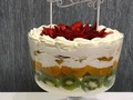 #trifle de #fresa #melocoton #kiwi #almendras #cremadelechecondensada para celebrar un maravilloso cumpleaños. #happybirthday #birthday #cake #pastel #dulce #torta #trifle #frutas #strawberry #peach🍑 #kiwi #ecreposteria #ediee_reposteria @ediee_reposteria