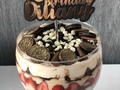 TRIFLE CHOCO-OREO, con delicioso biscocho de chocolate, humedecido de sirope de chocolate oscuro, relleno de Almendras, chispas de chocolate blanco, oreo, fresas y crema muselina. #trifle #chocolate #postre #postrepanama #panama #panamacity #panama507 #oreo #chocolate #fresas #almendras #siropchocolate #cake #pastel #dulce #torta #ediee_reposteria #ecreposteria @ediee_reposteria @ediee_reposteria @ediee_reposteria