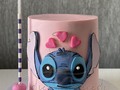 Con un hermoso cake de STITCH en 2D modelado a mano, arranca este domingo!