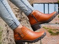CALZADO CASUAL DE DAMAS BOTIN 100% CUERO LISO COLOR CAFE MODELO ITALIANO TALLAS DESDE 34 A 40 VALOR $60 más envíos.  *ENVIOS A TODO EL PAIS*