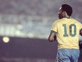 O REÍ, cuánto te debo y cuánto te debe el fútbol mundial. Mi primer gran ídolo, el que me hizo engancharme al fútbol desde pequeño, cuantos cintas de VHS me vi de tus goles y de tus actuaciones en los mundiales. Cuantos recuerdos de infancia me evoca tu persona. Gracias por ser tan grande y por haber cambiado la historia del deporte en el planeta.  Siempre fuiste un grande y serás recordado eternamente como tal. El Rey del Fútbol. Ídolo de multitudes y de diferentes generaciones.  El mundo llora hoy por tu muerte pero también te agradece por tu enorme aporte.   La pelota siempre al 10.   Que en paz descanses O REI. gracias por tanto.   #OREI #OREY #Pele #futbol #soccer #crack #grande #idolo #maestro #inspiracion #passion #dreams #PorMasYMejorSiempre