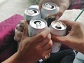 Hoy me siento bien, y solo quiero pistear con mis camaradas.  Cerveza_Gallo